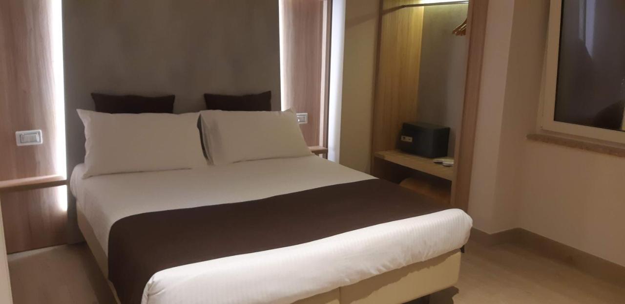 Hotel Danieli La Castellana Lago Di Garda Brenzone sul Garda Bagian luar foto