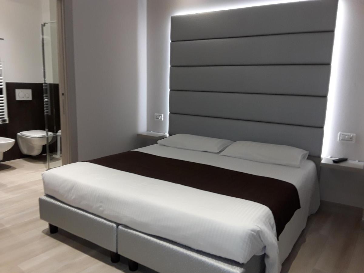 Hotel Danieli La Castellana Lago Di Garda Brenzone sul Garda Bagian luar foto