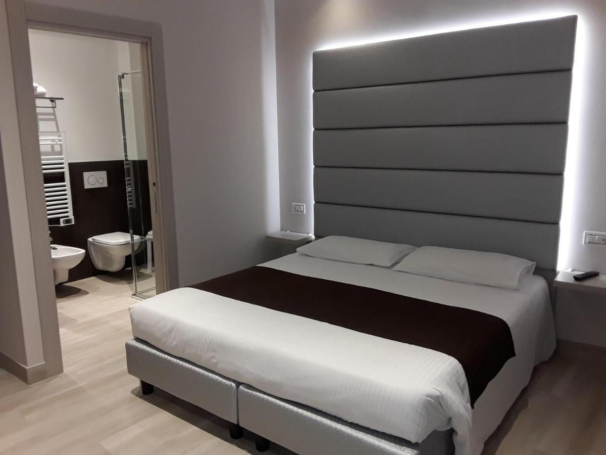 Hotel Danieli La Castellana Lago Di Garda Brenzone sul Garda Bagian luar foto