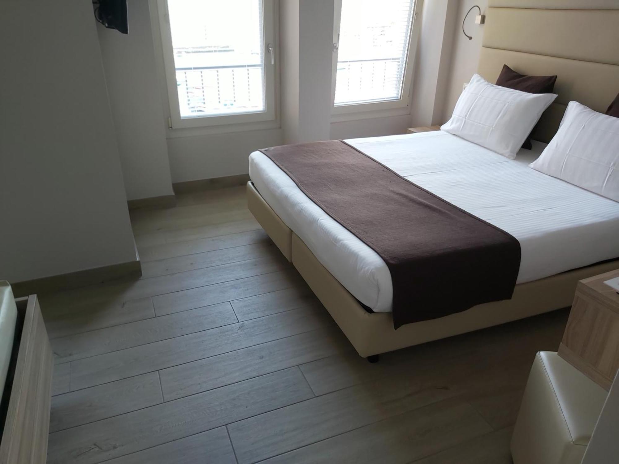 Hotel Danieli La Castellana Lago Di Garda Brenzone sul Garda Bagian luar foto