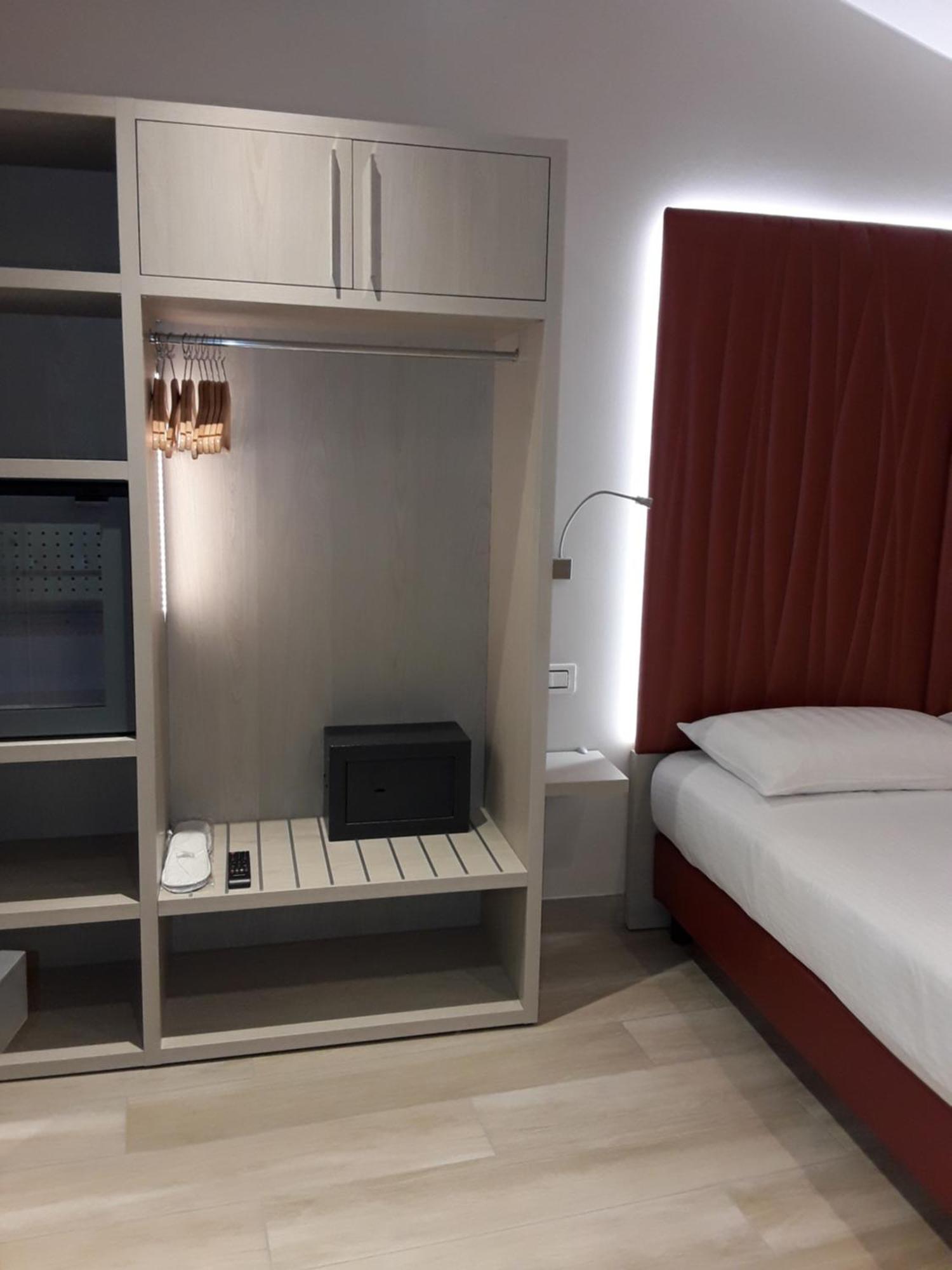 Hotel Danieli La Castellana Lago Di Garda Brenzone sul Garda Bagian luar foto