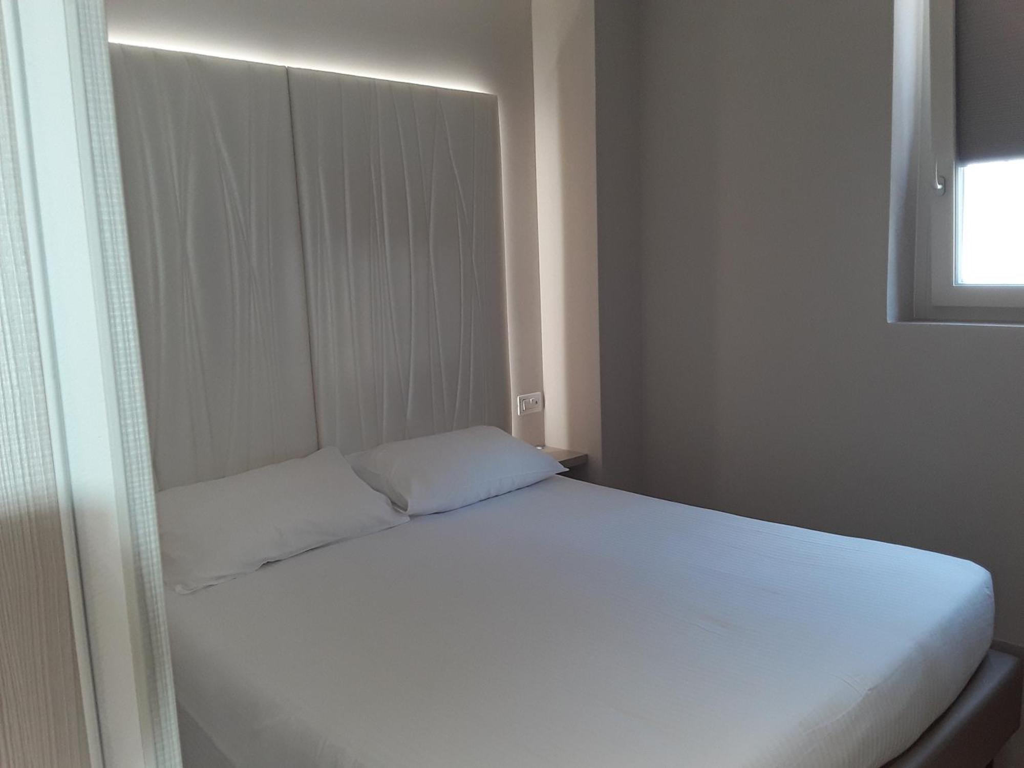 Hotel Danieli La Castellana Lago Di Garda Brenzone sul Garda Bagian luar foto