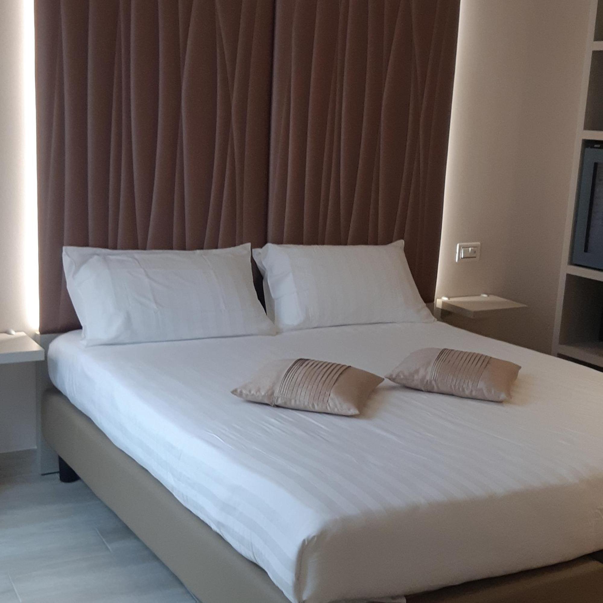 Hotel Danieli La Castellana Lago Di Garda Brenzone sul Garda Bagian luar foto